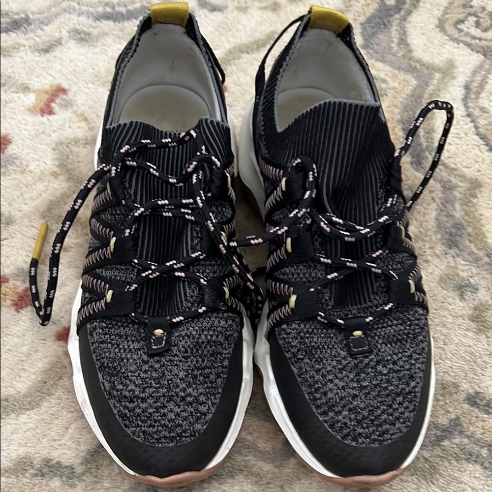 Madewell Black and Yellow Sneakers with Modern Athletic Design